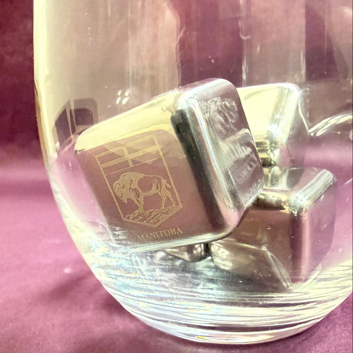 Stainless Steel Ice Cubes | Cubes à glaçons en acier inoxydable.